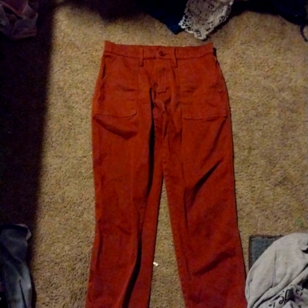 Red capris